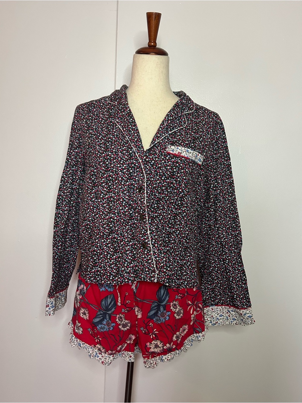 LOVE BY GAP Floral Multi Color Pajama Set Long Sleeve w/Shorts - Size Small